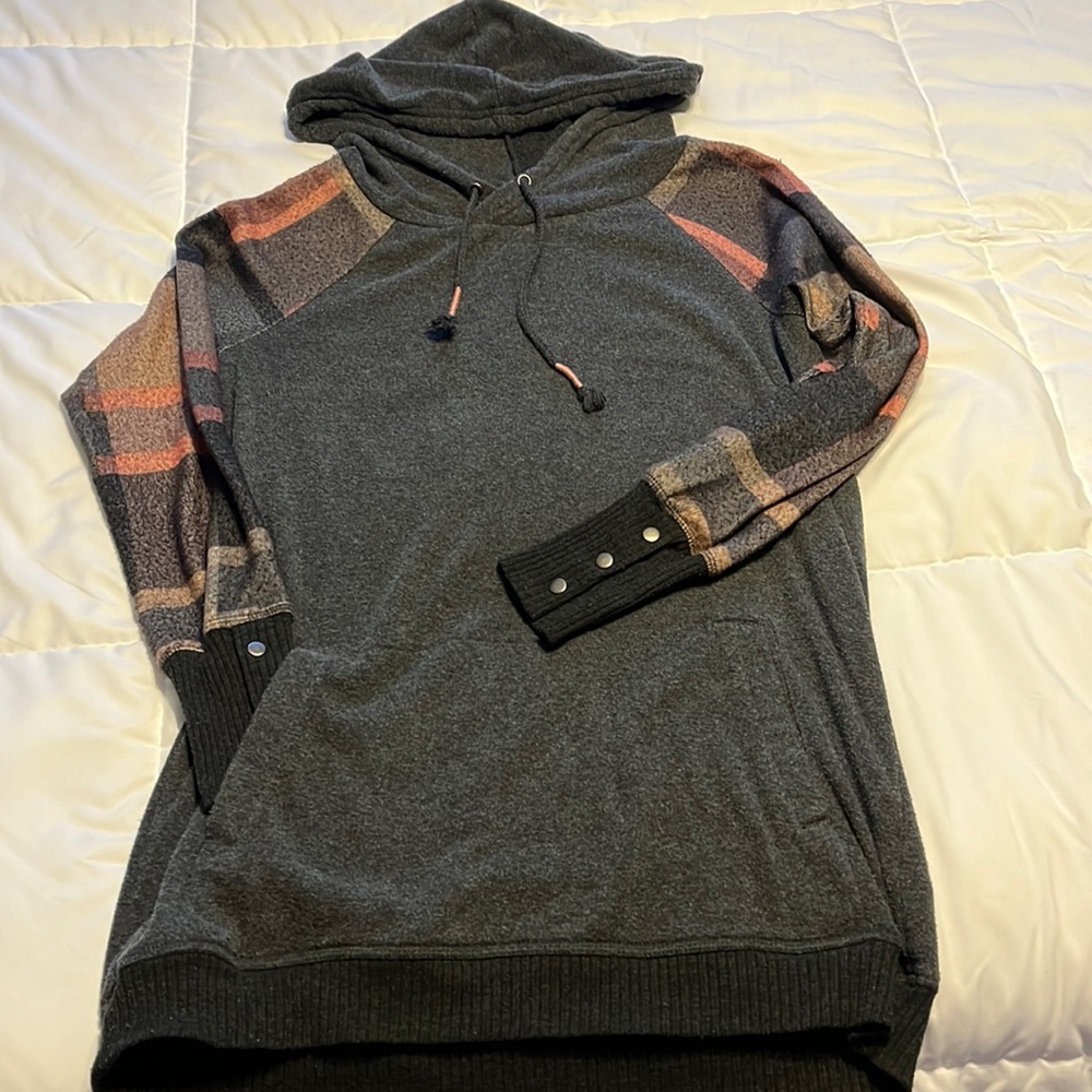 Maurice’s size M hooded sweatshirt